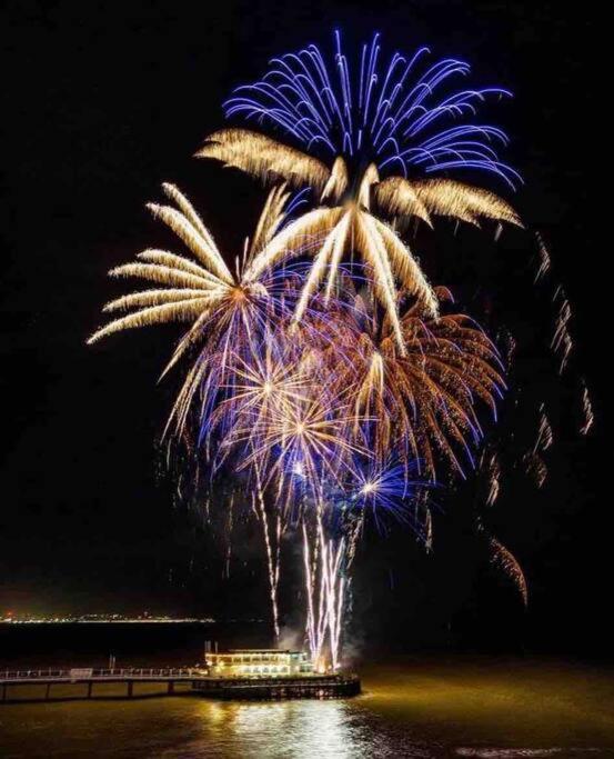 House By The Sea, Worthing Villa ภายนอก รูปภาพ