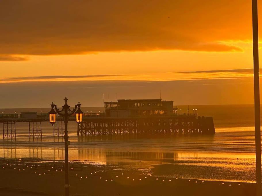 House By The Sea, Worthing Villa ภายนอก รูปภาพ